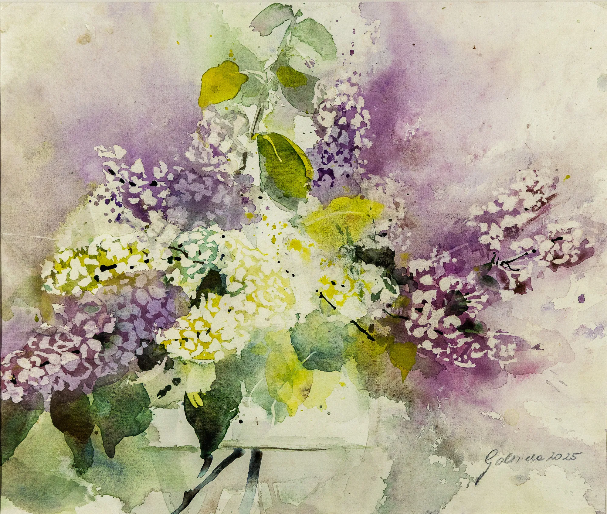 Weißer und lila Flieder in Glasvase — Aquarell von Gabriele Schmitzer